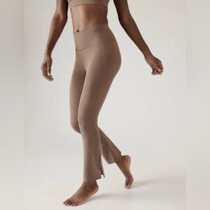 Athleta Transcend Stash Crop Straight Leg Rustic Beige